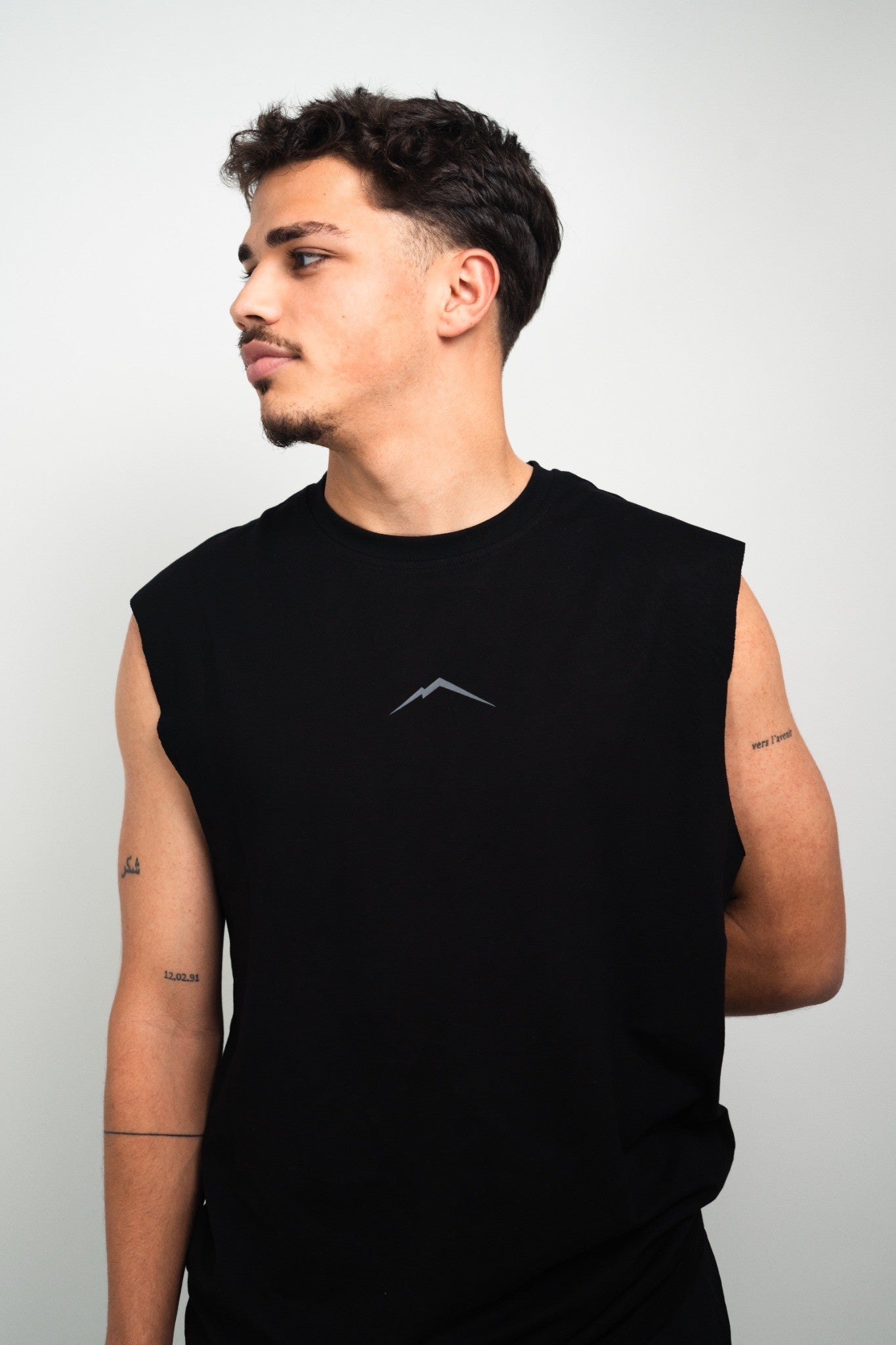 DOYU SLEEVELESS SHIRT BLACK