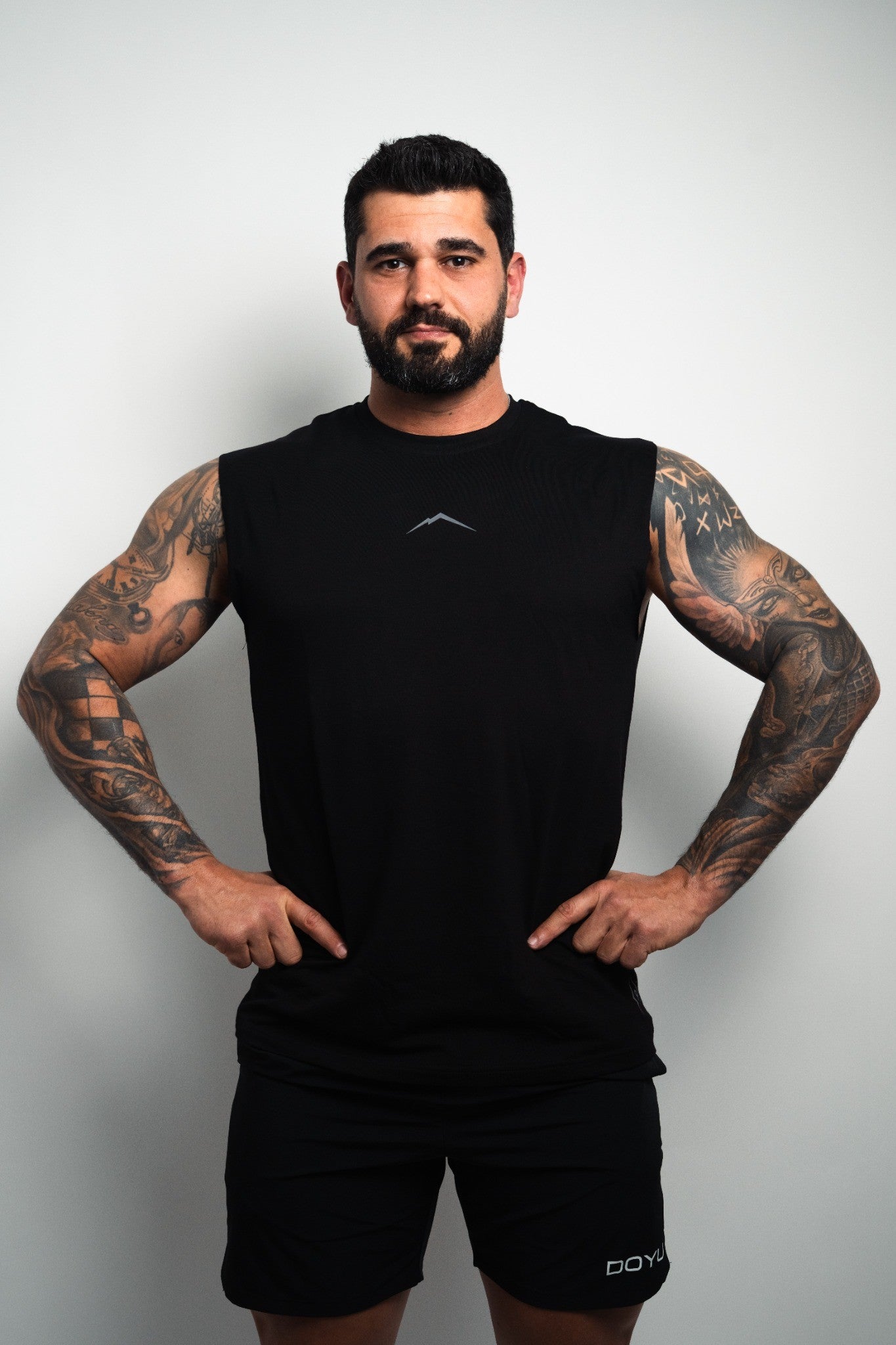 DOYU SLEEVELESS SHIRT BLACK