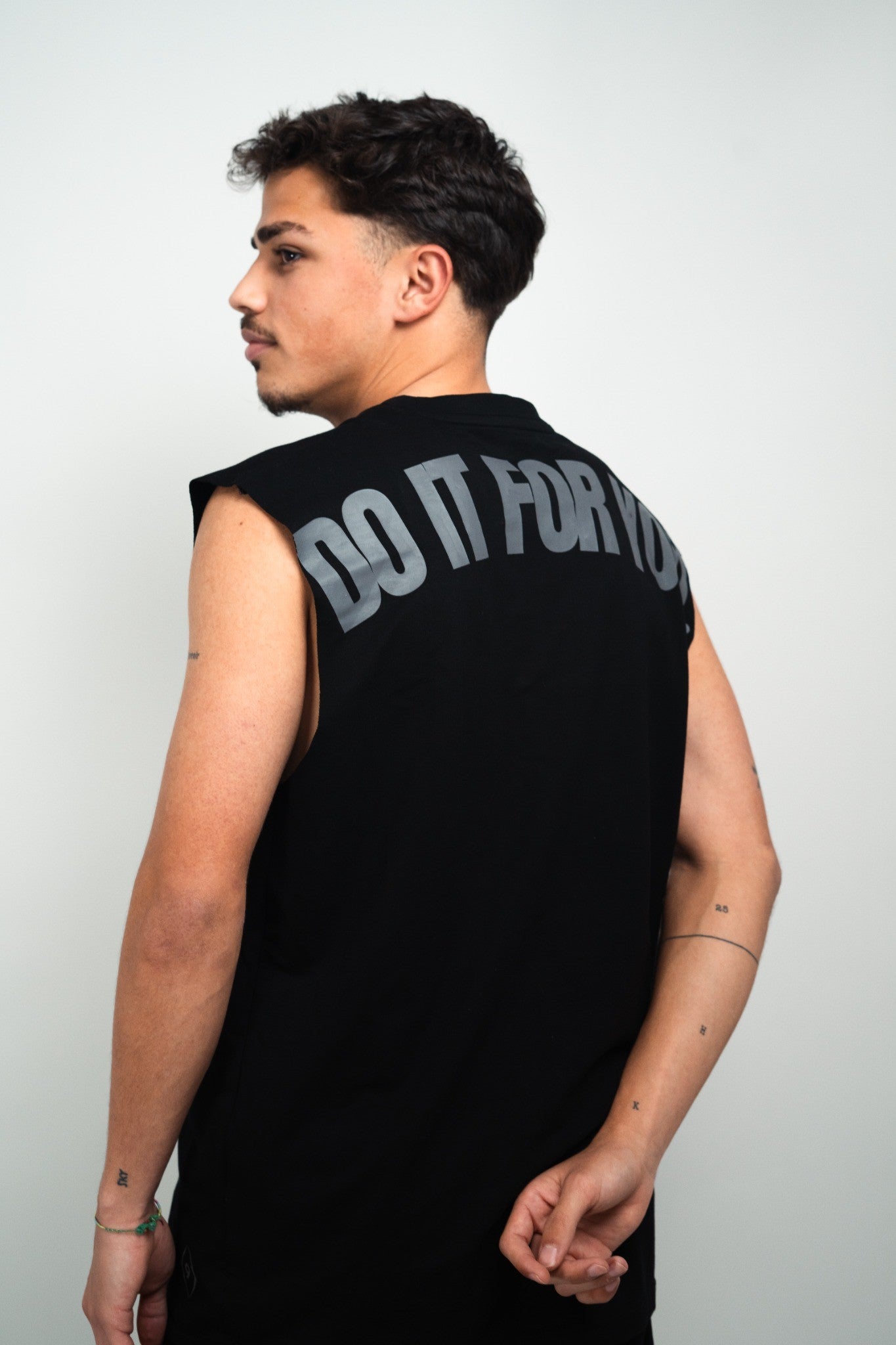 DOYU SLEEVELESS SHIRT BLACK